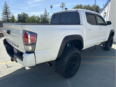 Used 2021 Toyota Tacoma TRD Off-Road image 10