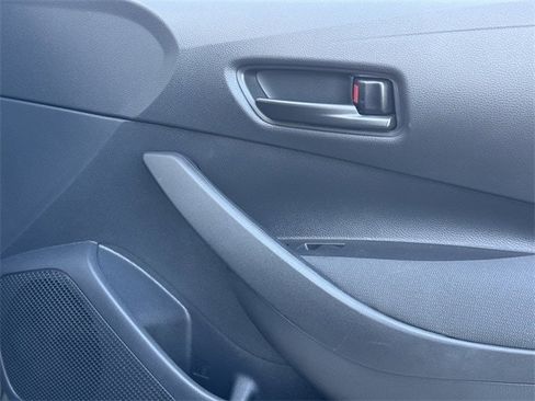 Used 2025 Toyota Corolla LE image 27