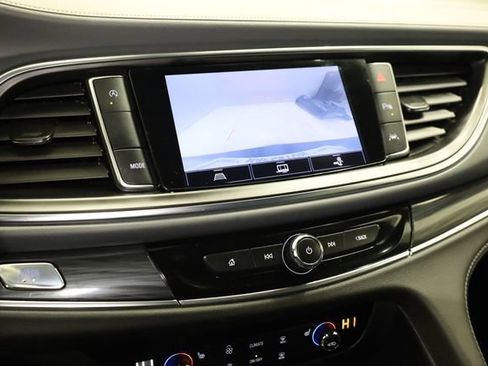 Used 2024 Buick Enclave Essence w/ LPO, Touring Package image 22