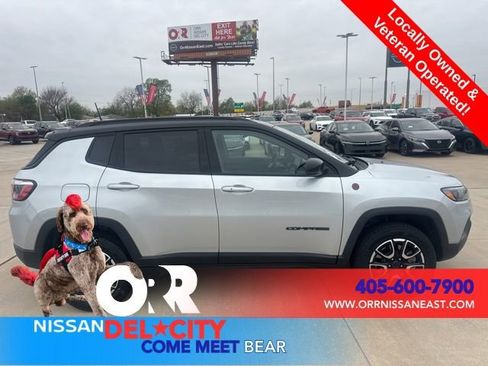 Used 2025 Jeep Compass Trailhawk AWD/4WD image 6