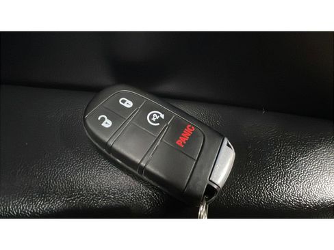 Used 2019 Jeep Grand Cherokee Laredo image 18