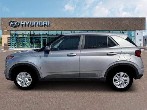 New 2026 Hyundai Venue SE FWD image 3