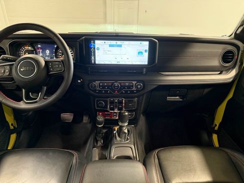 Used 2024 Jeep Wrangler Unlimited Rubicon AWD/4WD image 18