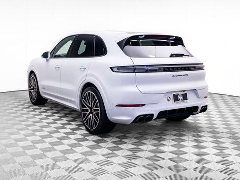 Used 2026 Porsche Cayenne GTS AWD/4WD image 3