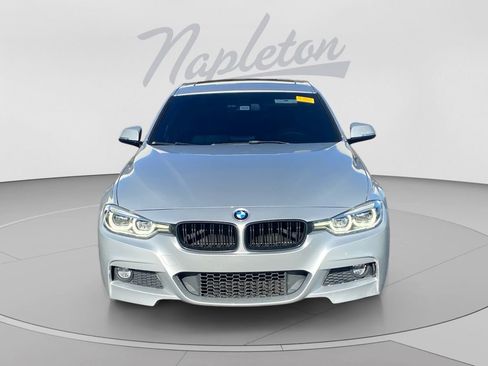Used 2018 BMW 330i Sedan w/ M Sport Package RWD image 9