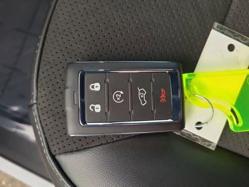 New 2025 Jeep Grand Cherokee Altitude image 28