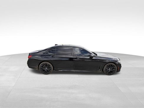 Used 2022 BMW 740i w/ M Sport Package image 5