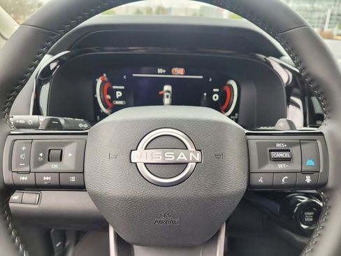 Used 2026 Nissan Pathfinder SL w/ SL Premium Package AWD/4WD image 18