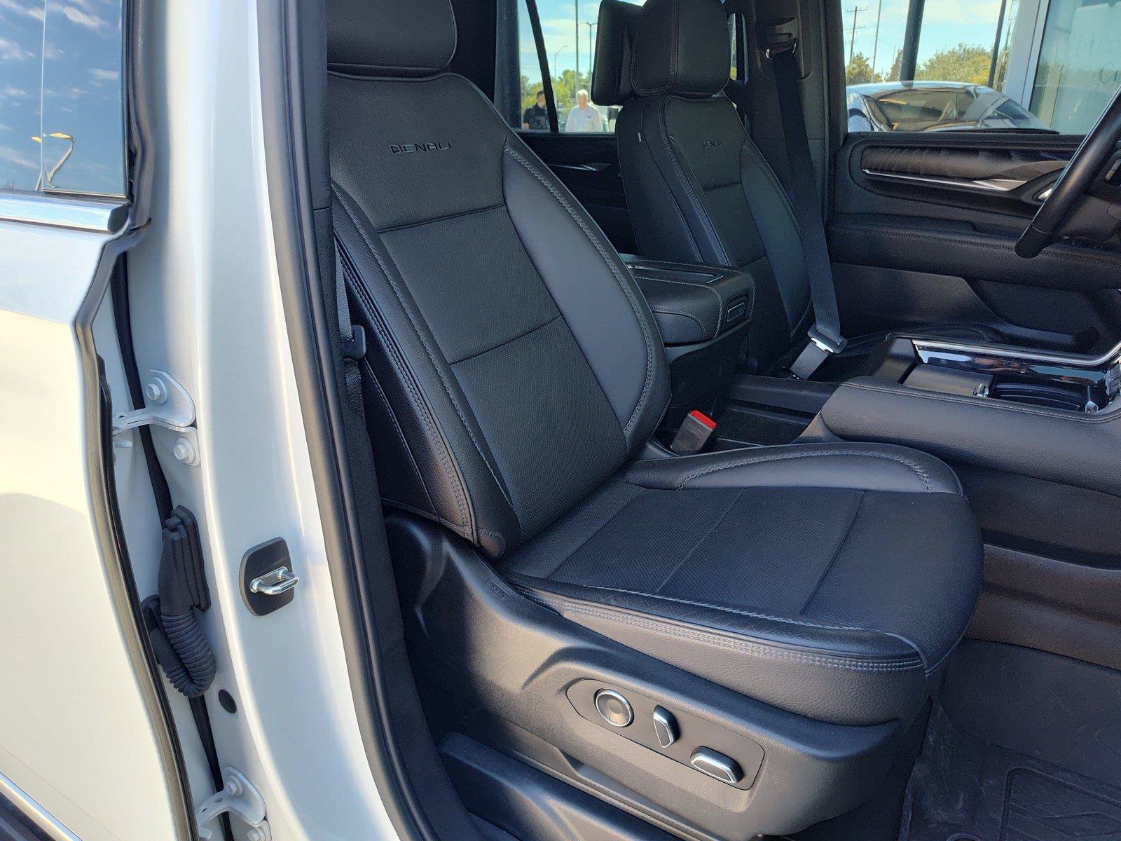 Used 2023 GMC Yukon Denali w/ Denali Reserve Package AWD/4WD image 25