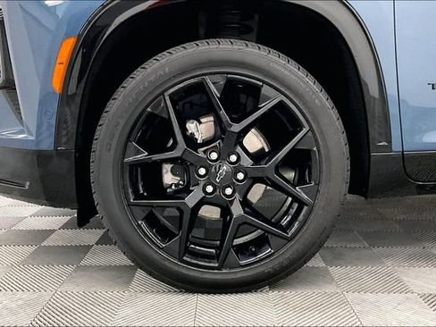 Used 2025 Chevrolet Traverse RS w/ LPO, Floor Liner Package AWD/4WD image 10