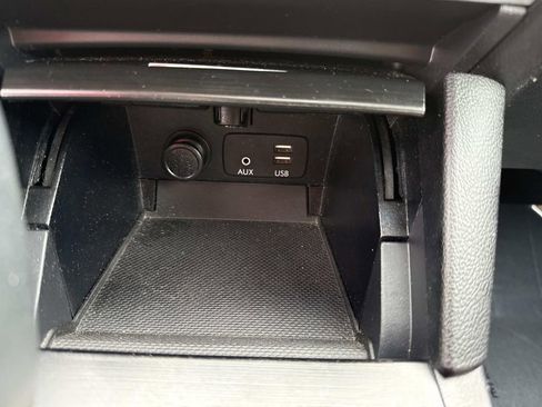 Used 2017 Subaru Outback 2.5i Touring AWD/4WD image 34