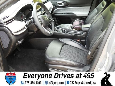 Used 2023 Jeep Compass Latitude AWD/4WD image 17
