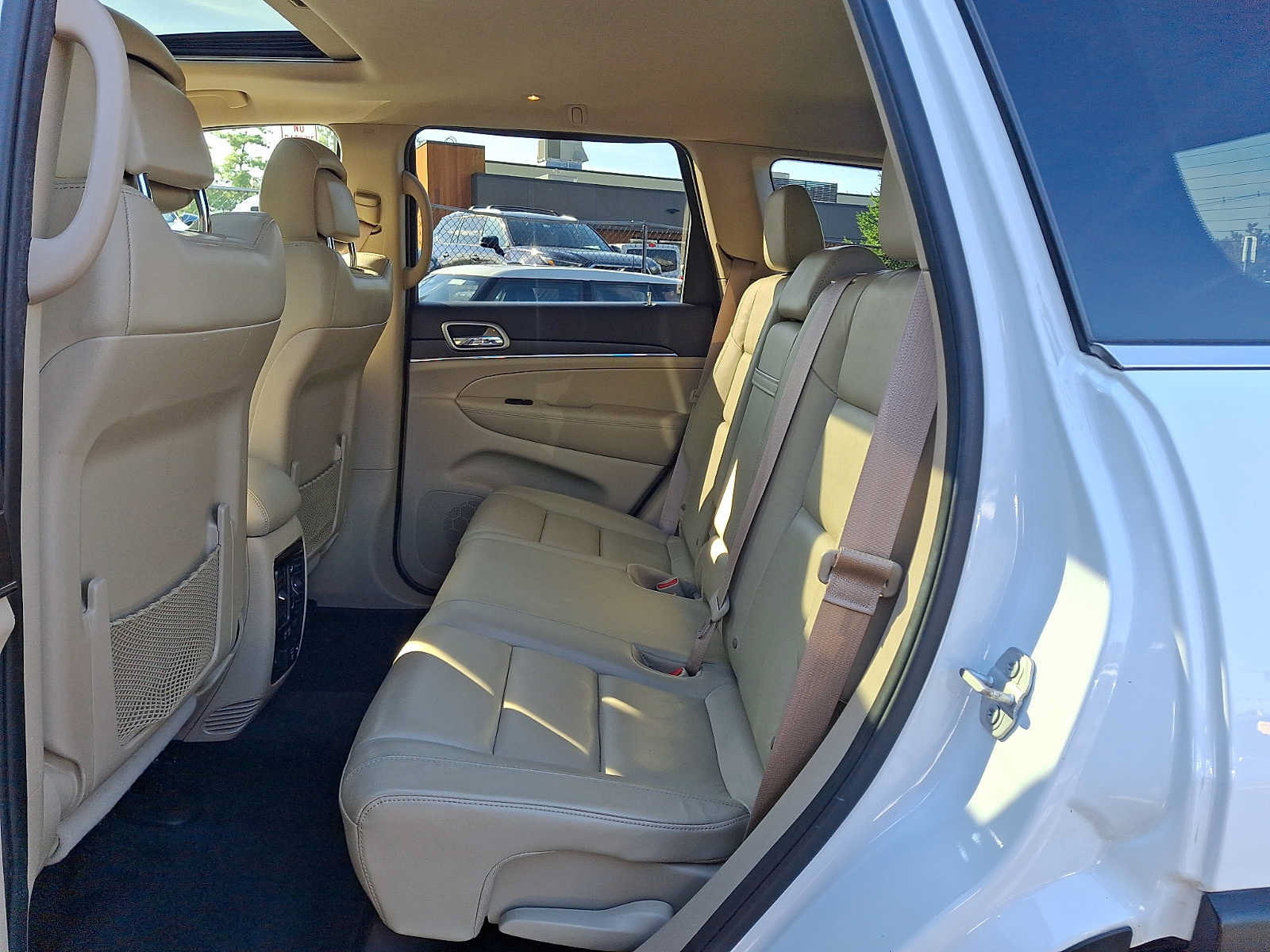 Used 2018 Jeep Grand Cherokee Limited AWD/4WD image 10