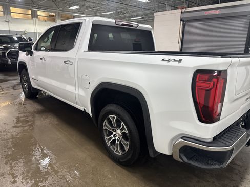 Used 2025 GMC Sierra 1500 SLT AWD/4WD image 9