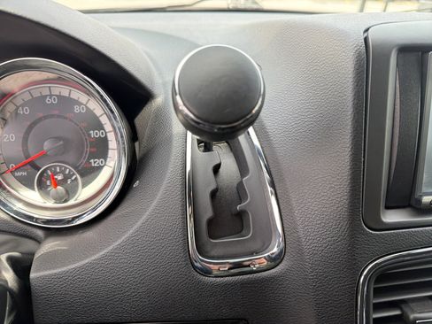 Used 2016 Dodge Grand Caravan SE FWD image 42