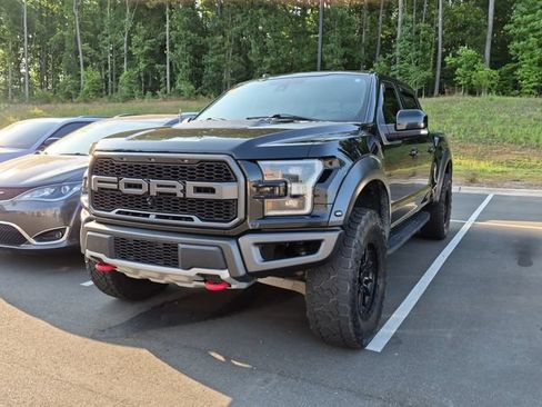 Used 2018 Ford F150 Raptor w/ Equipment Group 802A Luxury AWD/4WD image 2