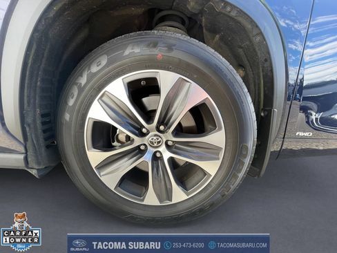 Used 2021 Toyota Highlander XLE AWD/4WD image 9