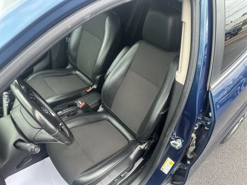 Used 2019 Buick Encore Sport Touring w/ Safety Package AWD/4WD image 17