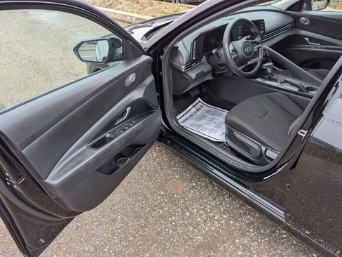 Used 2021 Hyundai Elantra SEL image 19
