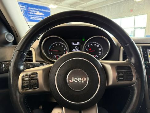 Used 2013 Jeep Grand Cherokee Laredo AWD/4WD image 13