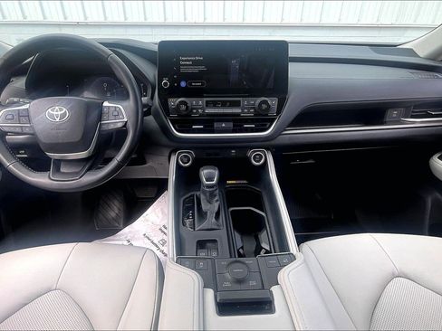 Used 2024 Toyota Grand Highlander XLE image 19