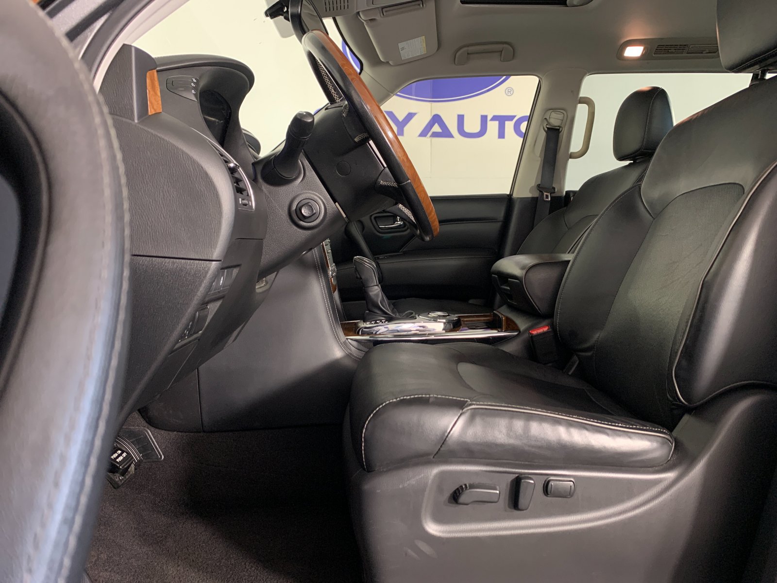 Used 2019 INFINITI QX80 Luxe w/ All-Season Package RWD image 15