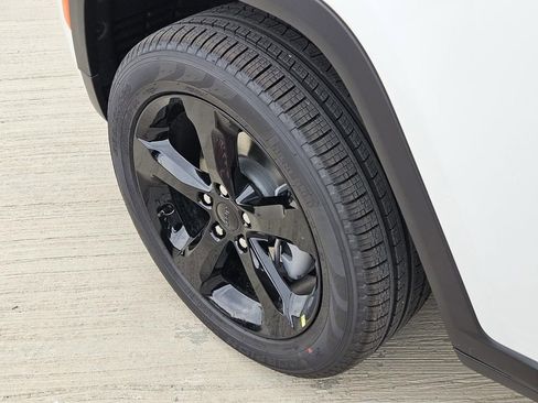 New 2026 Jeep Grand Cherokee Limited RWD image 6