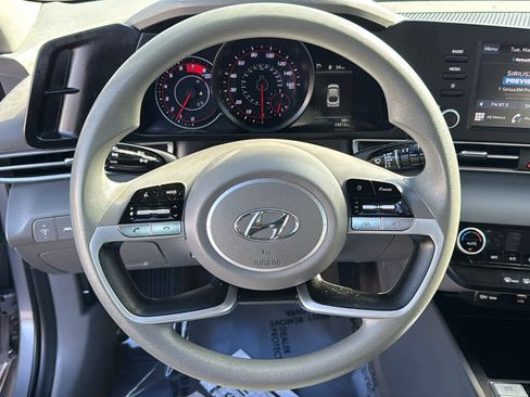Used 2023 Hyundai Elantra SEL image 13