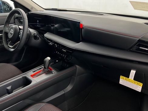 New 2026 Nissan Kicks SR AWD/4WD image 24