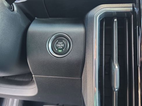 Used 2025 GMC Acadia Elevation image 17