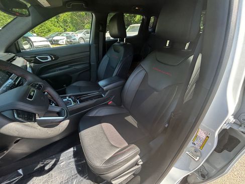 Used 2025 Jeep Compass Trailhawk AWD/4WD image 34