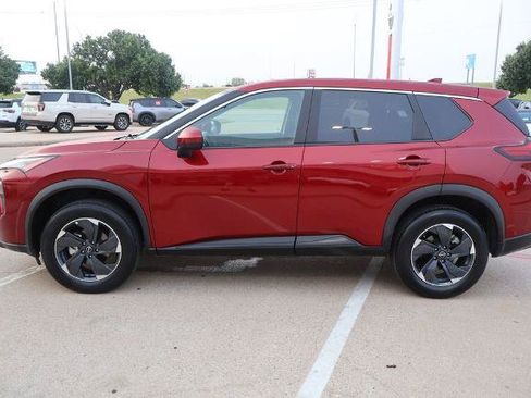 Certified 2025 Nissan Rogue SV AWD/4WD image 2