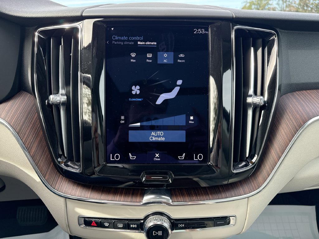 Used 2021 Volvo XC60 T5 Momentum w/ Premium Package AWD/4WD image 22