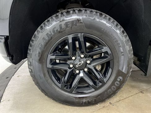 Used 2019 Chevrolet Silverado 1500 LT Trail Boss AWD/4WD image 24
