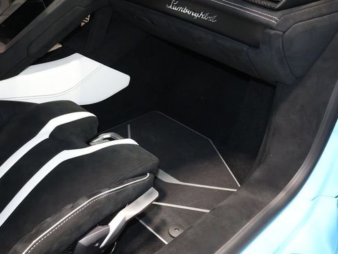 Used 2021 Lamborghini Huracan STO image 29