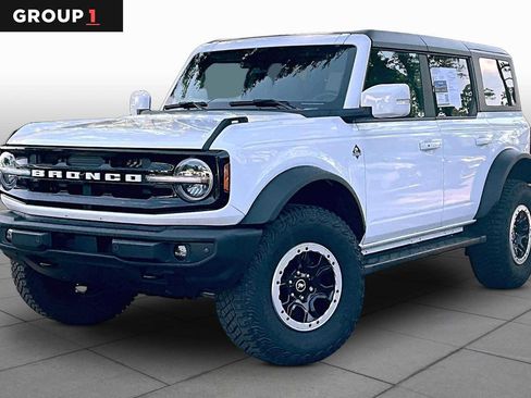 Used 2023 Ford Bronco Outer Banks w/ Sasquatch Package AWD/4WD image 1