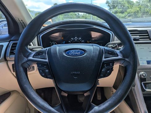 Used 2020 Ford Fusion SE FWD image 17