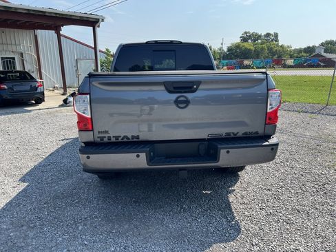Used 2018 Nissan Titan SV w/ SV Convenience Package AWD/4WD image 5