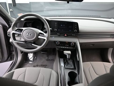 Certified 2023 Hyundai Elantra SEL FWD image 9