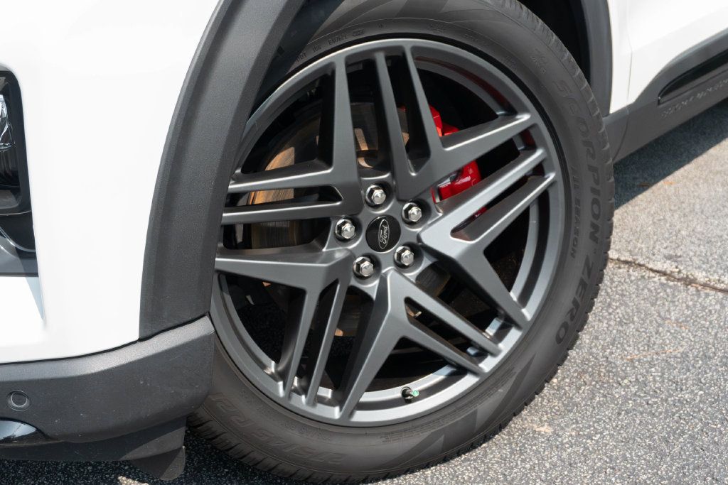 Used 2025 Ford Explorer ST-Line w/ Premium Package RWD image 2