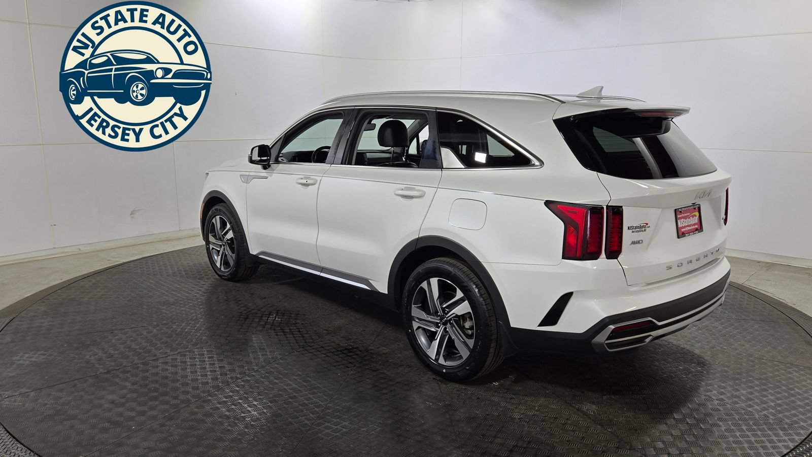Used 2022 Kia Sorento EX w/ Panoramic Sunroof Package AWD/4WD image 5