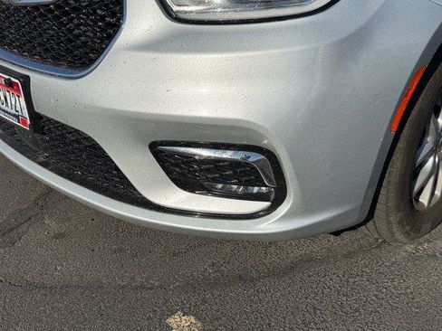 Used 2023 Chrysler Pacifica Touring-L image 10