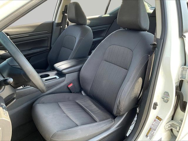 Used 2025 Nissan Altima 2.5 SV FWD image 22