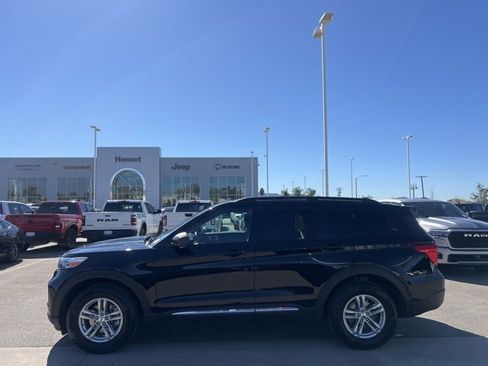 Used 2023 Ford Explorer XLT image 5