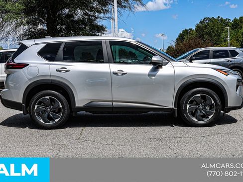 Used 2024 Nissan Rogue SV FWD image 10