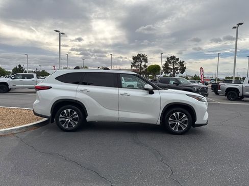 Used 2023 Toyota Highlander XLE image 5