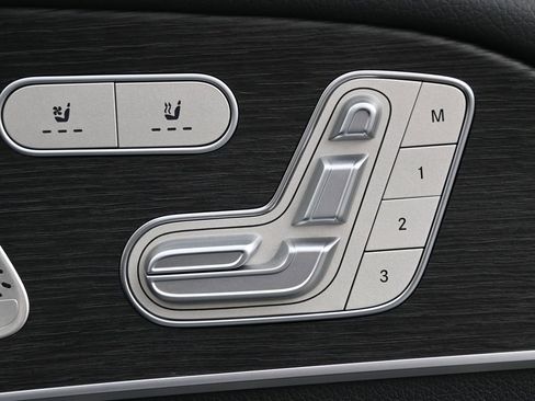 Used 2025 Mercedes-Benz GLE 450e 4MATIC image 29