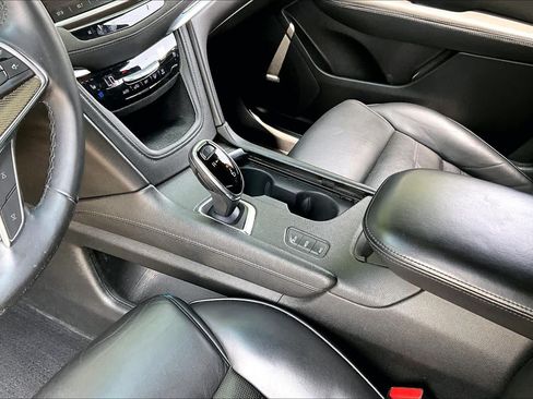Used 2018 Cadillac XT5 Platinum AWD/4WD image 16