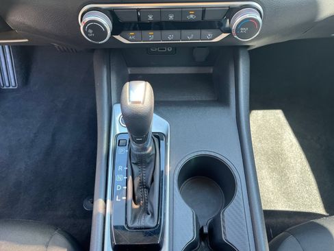 Used 2025 Nissan Altima 2.5 SV FWD image 41
