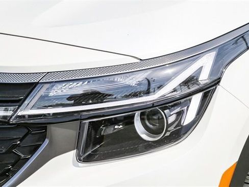 New 2025 Kia Seltos X-Line image 5